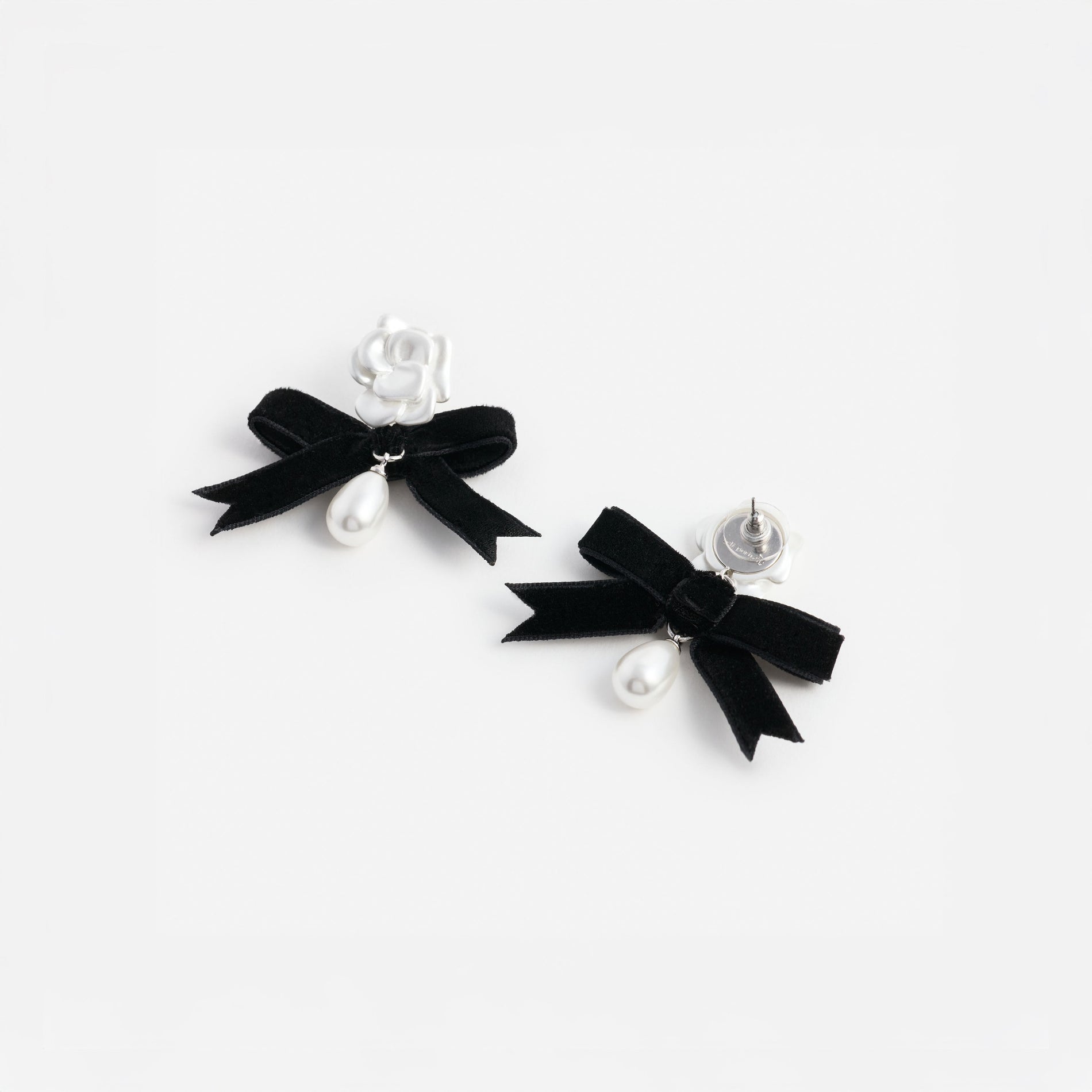 Pearl Black Bow Earring