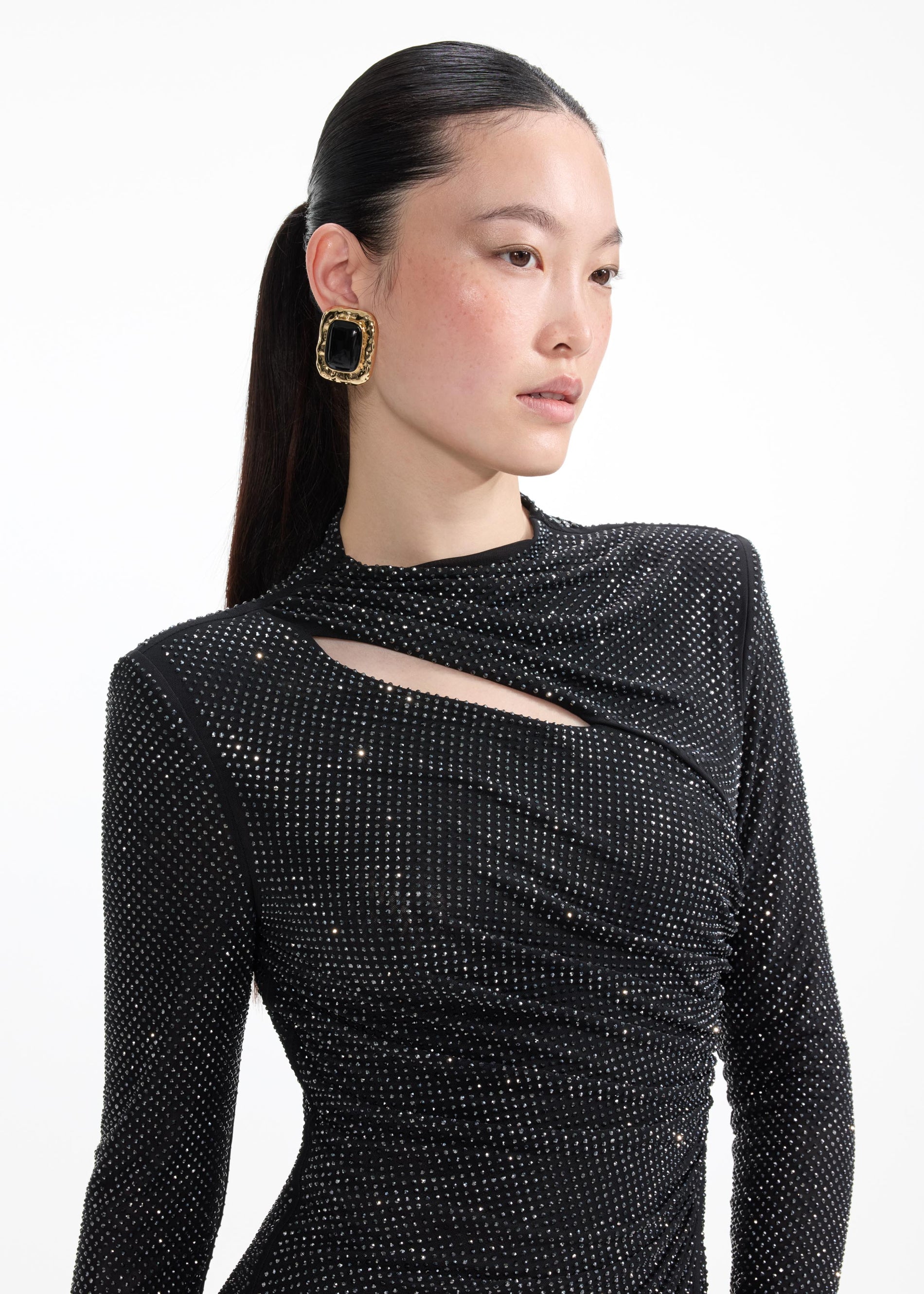 A close up of a woman wearing the Mottled Gold Black Earrings