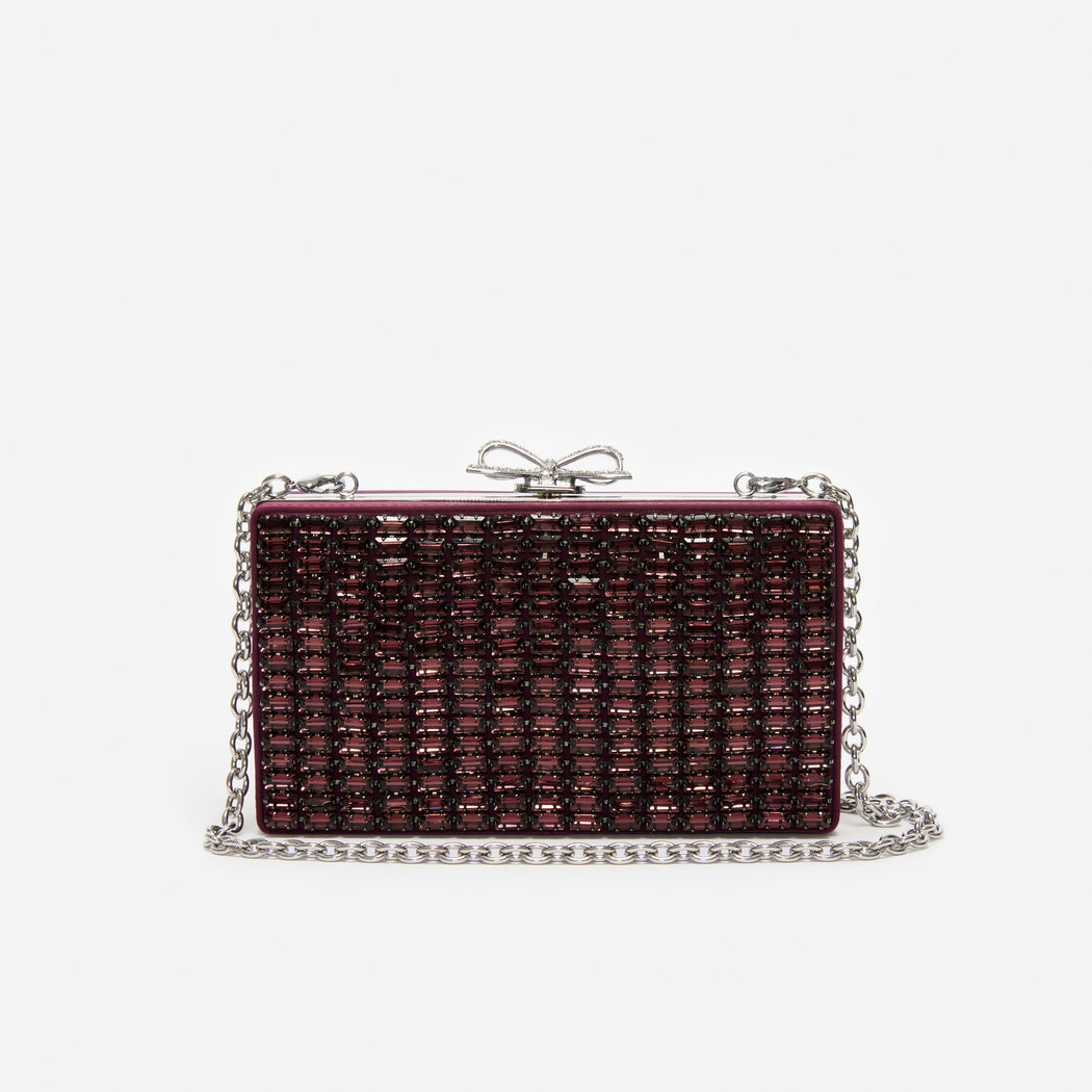A chain featuring view of a Burgundy Chainmail Bag